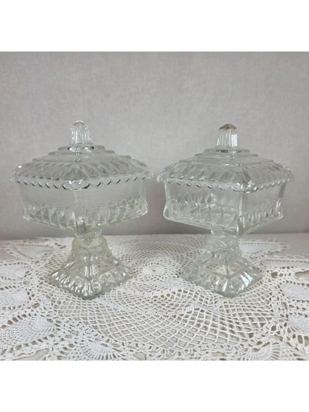 Vintage Clear Glass Pedestal Candy Dish Set of 2 Lidded Compote Pressed Glass Tr - Picture 4 of 11